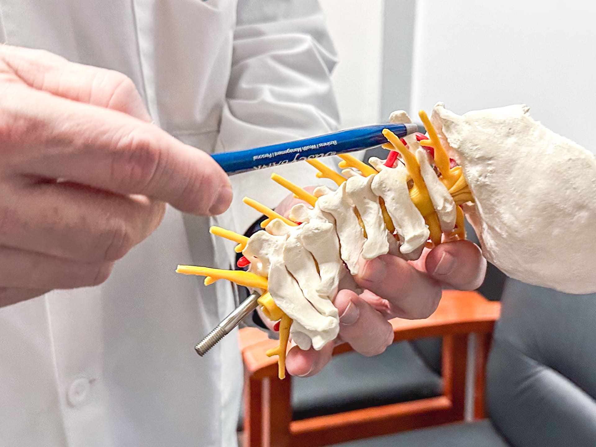Chiropractor explaining treatment to a patient at Crest Hill Clinic