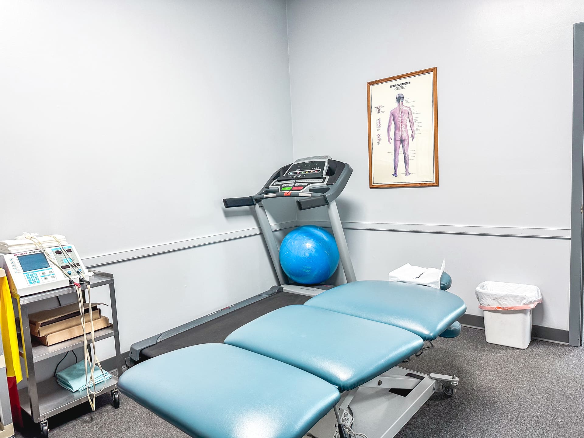 Physical therapy treatment room at Crest Hill Clinic near Joliet